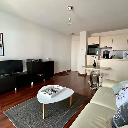 Apartment T2 A Avec Piscine, Terrasse Et Parking Prive, Proche Des Thermes - Fr-1-495-82 Cambo-les-Bains